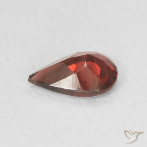 Grenat pyrope Rouge intense naturelle En forme de poire, 0.74 ct, VVS