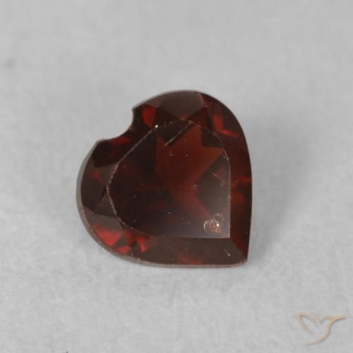 Grenat pyrope Rouge foncé naturelle Cœur, 0.56 ct, VS