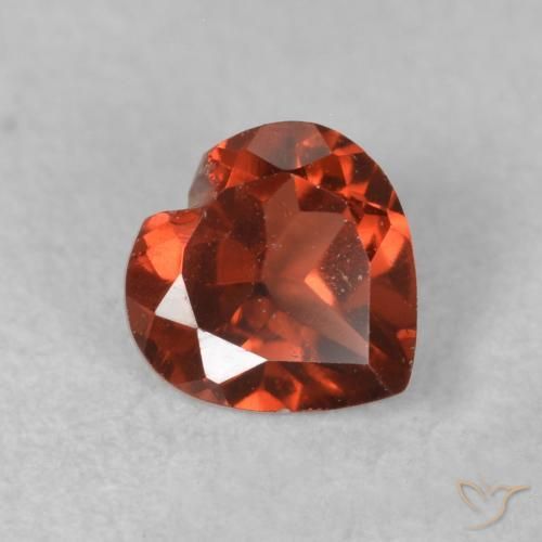 Grenat pyrope Rouge moyen naturelle Cœur, 0.66 ct, VS