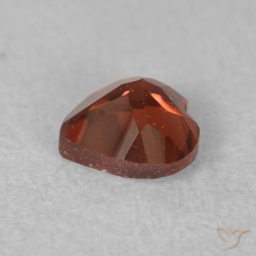 Grenat pyrope Rouge moyen naturelle Cœur, 0.66 ct, VS