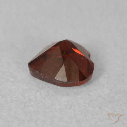 Grenat pyrope Rouge moyen naturelle Cœur, 0.60 ct, VS