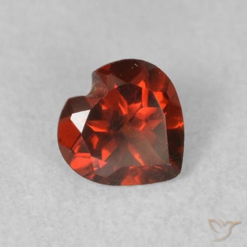 Grenat pyrope Rouge groseille naturelle Cœur, 0.53 ct, VS