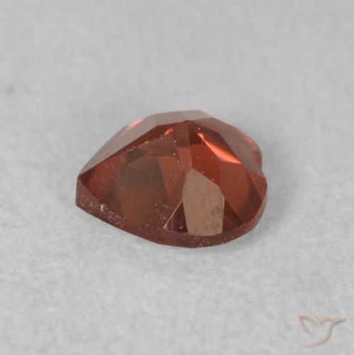 Grenat pyrope Rouge vif naturelle Cœur, 0.61 ct, VS
