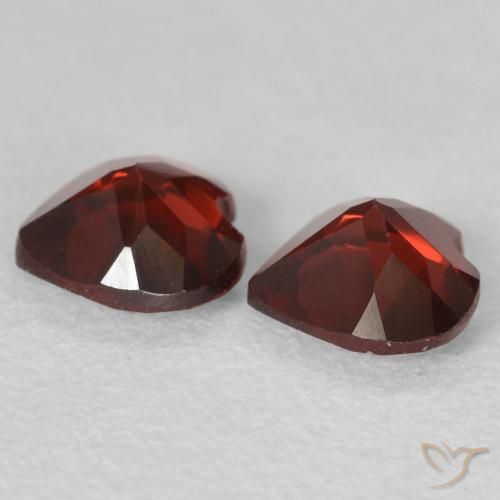 Shop natural 1.02ct Rouge foncé Grenat pyrope gems, Cœur, from Mozambique at GemSelect. In stock, global shipping!