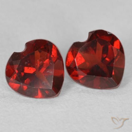Shop natural 1.06ct Rouge Sangria Grenat pyrope gems, Cœur, from Mozambique at GemSelect. In stock, global shipping!