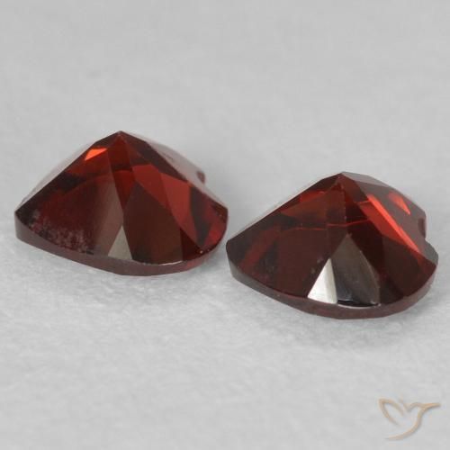 Shop natural 1.06ct Rouge Sangria Grenat pyrope gems, Cœur, from Mozambique at GemSelect. In stock, global shipping!