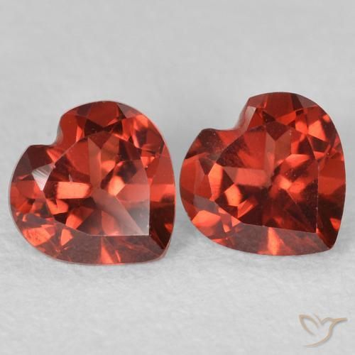 Shop natural 1.07ct Rouge moyen Grenat pyrope gems, Cœur, from Mozambique at GemSelect. In stock, global shipping!