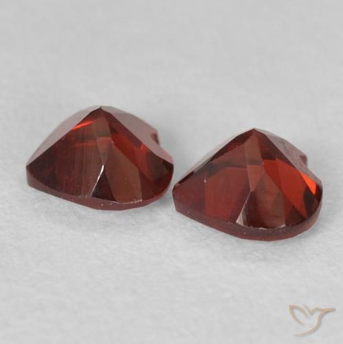 Shop natural 1.12ct Rouge moyen Grenat pyrope gems, Cœur, from Mozambique at GemSelect. In stock, global shipping!