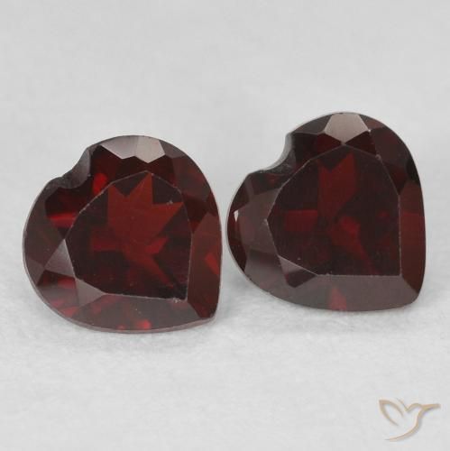 Shop natural 1.10ct Rouge foncé Grenat pyrope gems, Cœur, from Mozambique at GemSelect. In stock, global shipping!