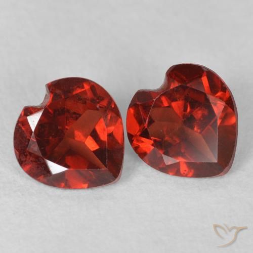 Shop natural 0.89ct Rouge moyen Grenat pyrope gems, Cœur, from Mozambique at GemSelect. In stock, global shipping!