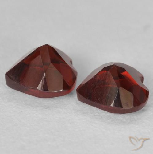 Shop natural 1.27ct Rouge moyen Grenat pyrope gems, Cœur, from Mozambique at GemSelect. In stock, global shipping!