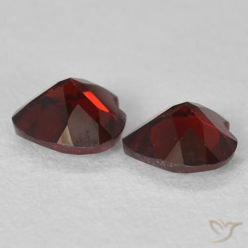 Shop natural 0.99ct Rouge foncé Grenat pyrope gems, Cœur, from Mozambique at GemSelect. In stock, global shipping!