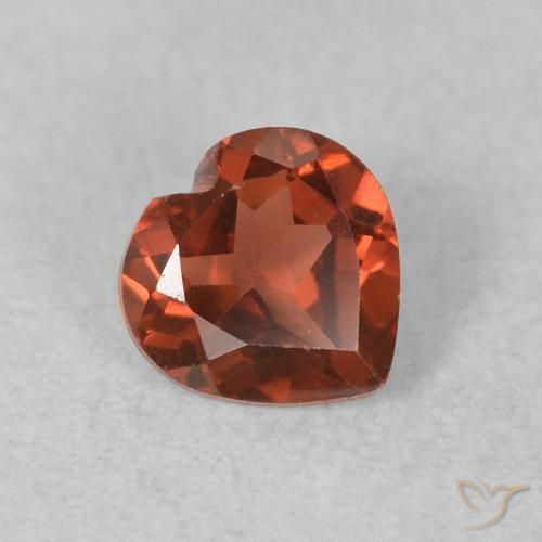 Grenat pyrope Rouge moyen naturelle Cœur, 0.57 ct, VVS-VS