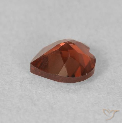 Grenat pyrope Rouge moyen naturelle Cœur, 0.57 ct, VVS-VS