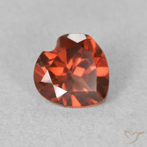 Grenat pyrope Rouge foncé naturelle Cœur, 0.55 ct, VVS-VS