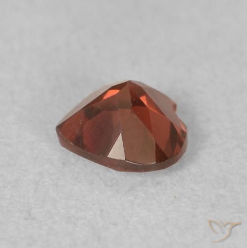 Grenat pyrope Rouge foncé naturelle Cœur, 0.55 ct, VVS-VS