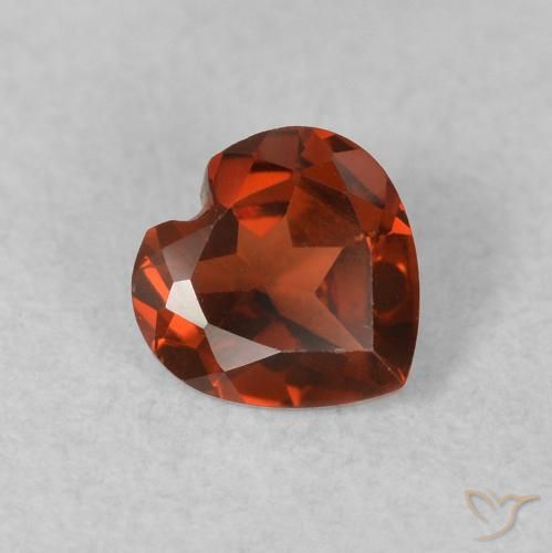 Grenat pyrope Medium Dark-Red naturelle Cœur, 0.55 ct, VVS-VS