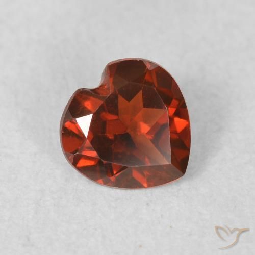 Grenat pyrope Rouge vif naturelle Cœur, 0.49 ct, VS