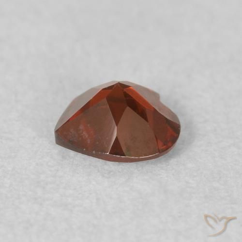 Grenat pyrope Rouge vif naturelle Cœur, 0.49 ct, VS