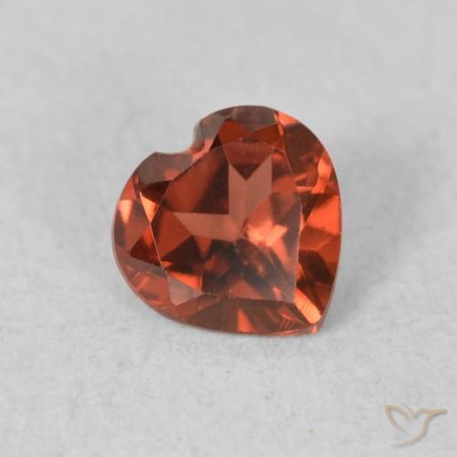 Grenat pyrope Rouge vif naturelle Cœur, 0.54 ct, VVS-VS