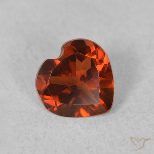 Grenat pyrope Rouge vif naturelle Cœur, 0.52 ct, VVS-VS