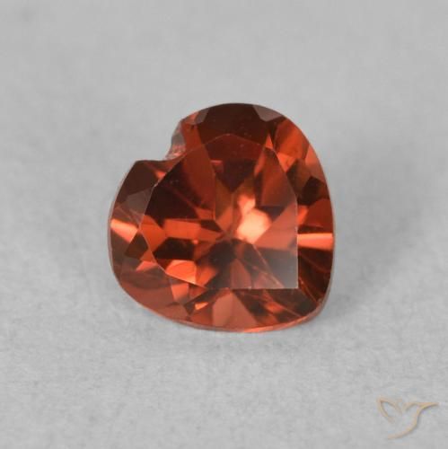 Grenat pyrope Rouge vif naturelle Cœur, 0.57 ct, VVS-VS