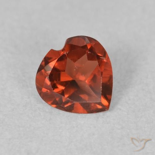 Grenat pyrope Rouge vif naturelle Cœur, 0.51 ct, VVS-VS