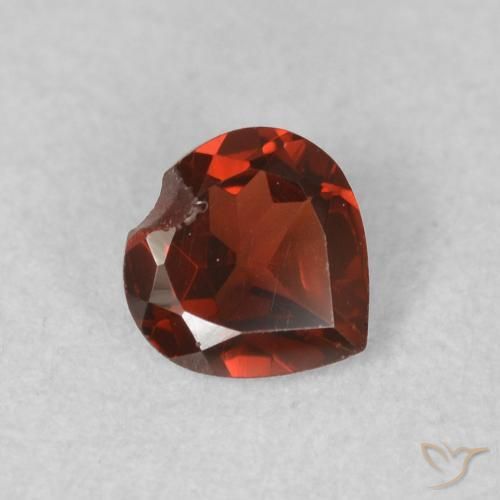 Grenat pyrope Rouge moyen naturelle Cœur, 0.50 ct, VVS-VS