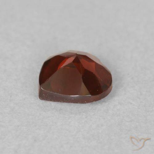 Grenat pyrope Rouge moyen naturelle Cœur, 0.50 ct, VVS-VS