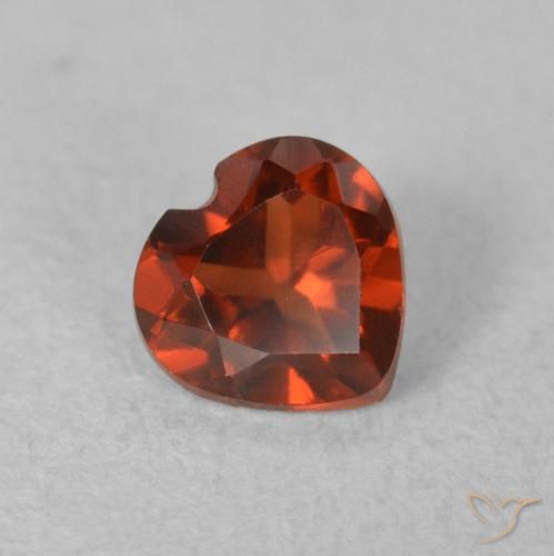 Grenat pyrope Rouge foncé naturelle Cœur, 0.54 ct, VVS-VS