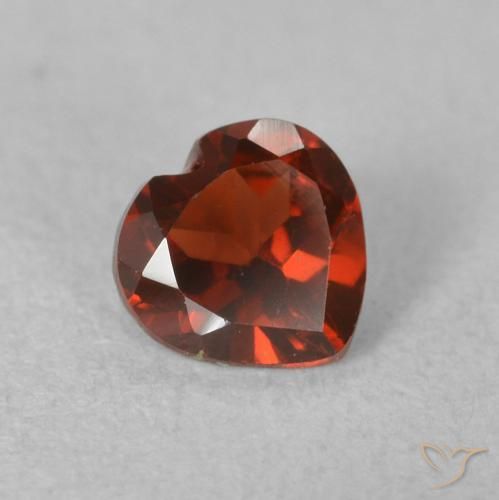 Grenat pyrope Rouge vif naturelle Cœur, 0.60 ct, VVS-VS