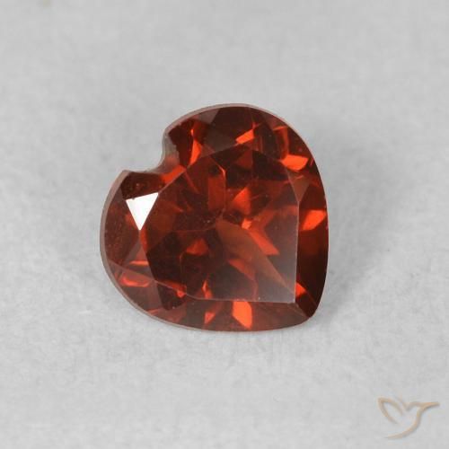 Grenat pyrope Rouge moyen naturelle Cœur, 0.55 ct, VVS-VS