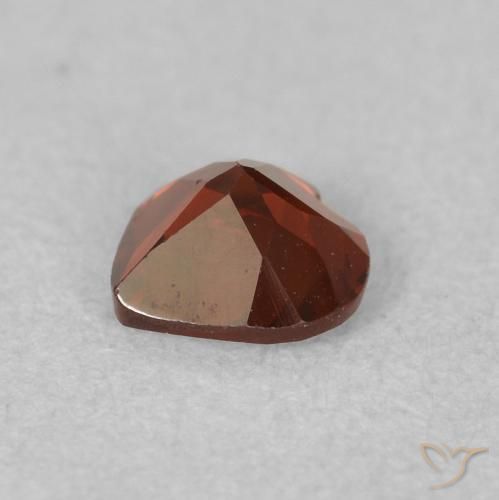 Grenat pyrope Rouge moyen naturelle Cœur, 0.55 ct, VVS-VS