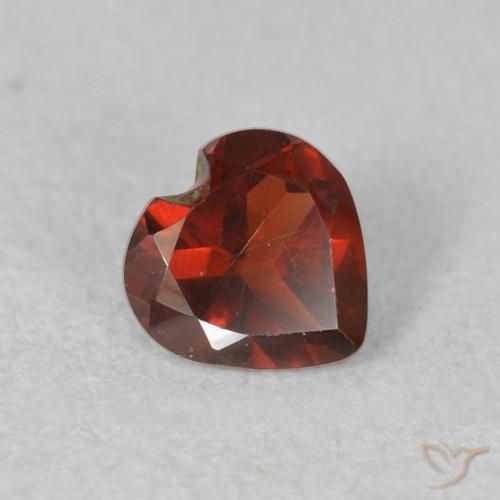 Grenat pyrope Rouge groseille naturelle Cœur, 0.53 ct, VVS-VS
