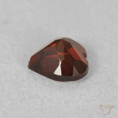 Grenat pyrope Rouge Sangria naturelle Cœur, 0.59 ct, VVS-VS