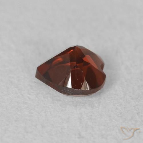 Grenat pyrope Rouge groseille naturelle Cœur, 0.57 ct, VS