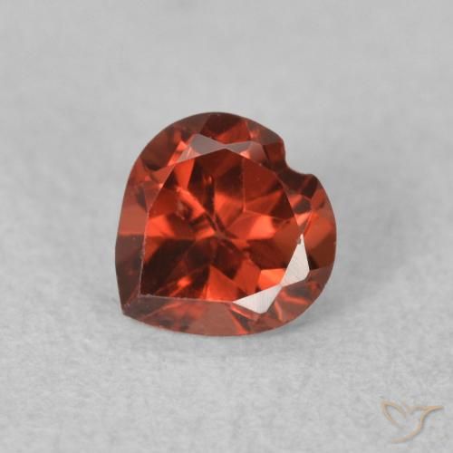 Grenat pyrope Rouge moyen naturelle Cœur, 0.64 ct, VS