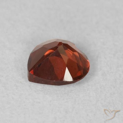 Grenat pyrope Rouge moyen naturelle Cœur, 0.59 ct, VS