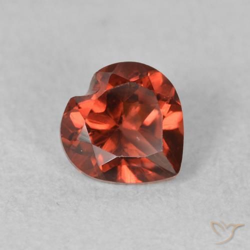 Grenat pyrope Rouge moyen naturelle Cœur, 0.64 ct, VS