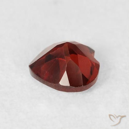Grenat pyrope Rouge moyen naturelle Cœur, 0.54 ct, VS