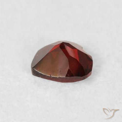 Grenat pyrope Rouge moyen naturelle Cœur, 0.47 ct, VS