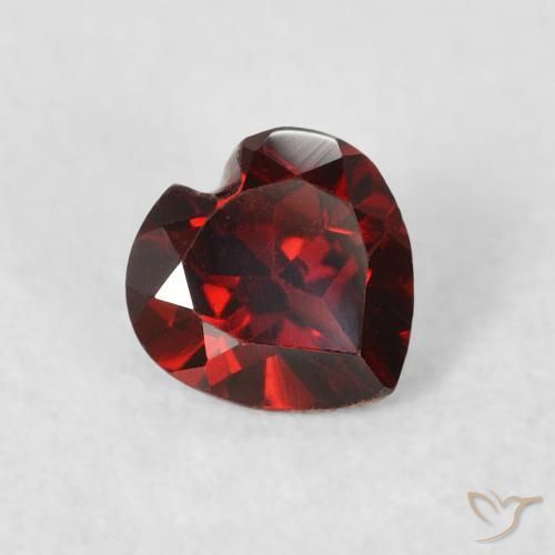 Grenat pyrope Rouge moyen naturelle Cœur, 0.58 ct, VS