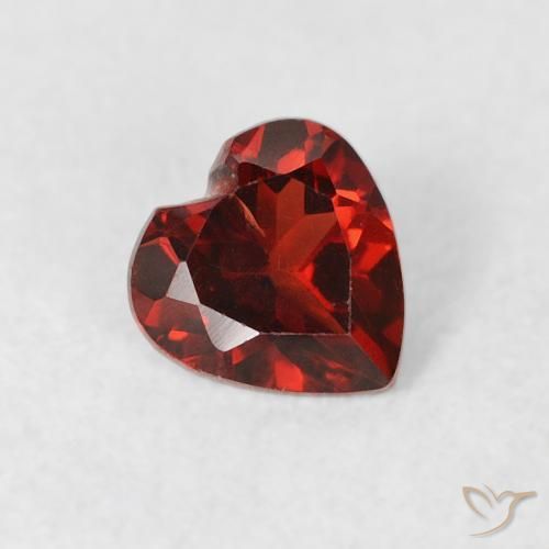 Grenat pyrope Rouge vif naturelle Cœur, 0.53 ct, VS