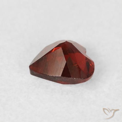 Grenat pyrope Rouge vif naturelle Cœur, 0.53 ct, VS