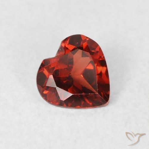Grenat pyrope Rouge vif naturelle Cœur, 0.54 ct, VS