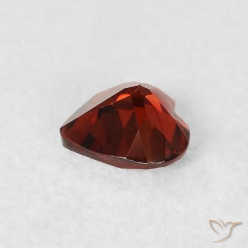 Grenat pyrope Rouge vif naturelle Cœur, 0.54 ct, VS