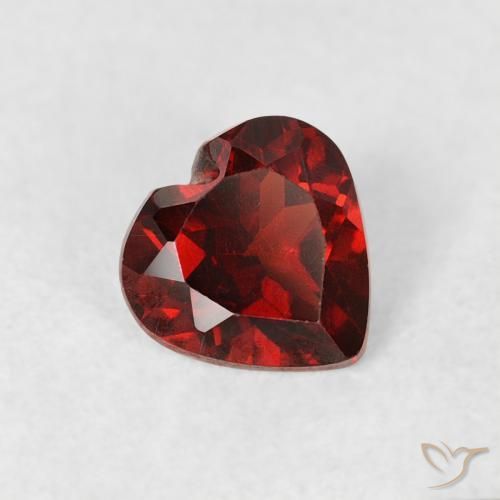 Grenat pyrope Rouge groseille naturelle Cœur, 0.57 ct, VS