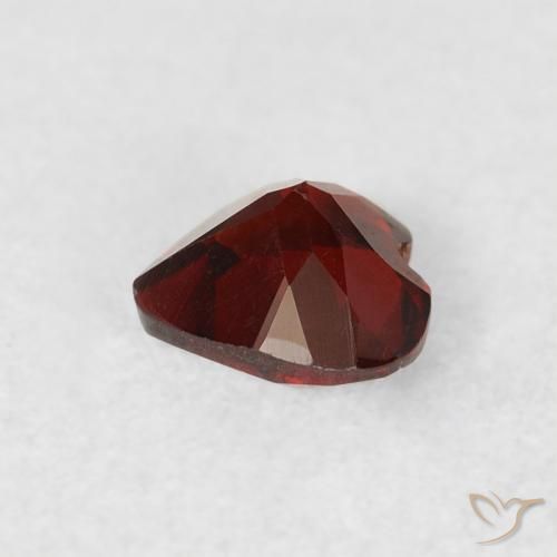 Grenat pyrope Rouge groseille naturelle Cœur, 0.57 ct, VS