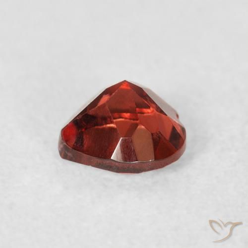 Grenat pyrope Rouge groseille naturelle Cœur, 0.61 ct, VS