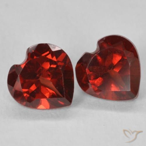 Shop natural 1.26ct Rouge intense Grenat pyrope gems, Cœur, from Mozambique at GemSelect. In stock, global shipping!